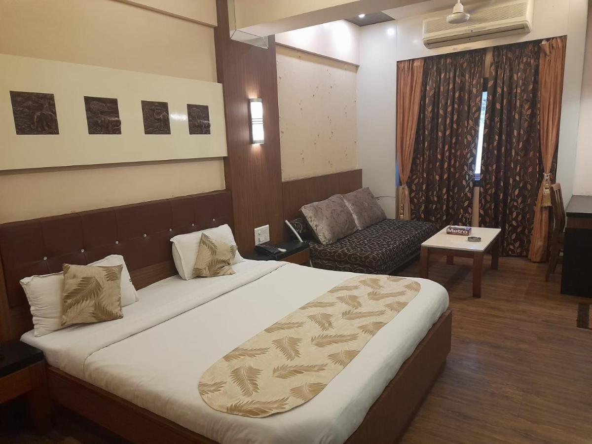 Hotel Mayur By Wb Inn Ulhāsnagar Εξωτερικό φωτογραφία
