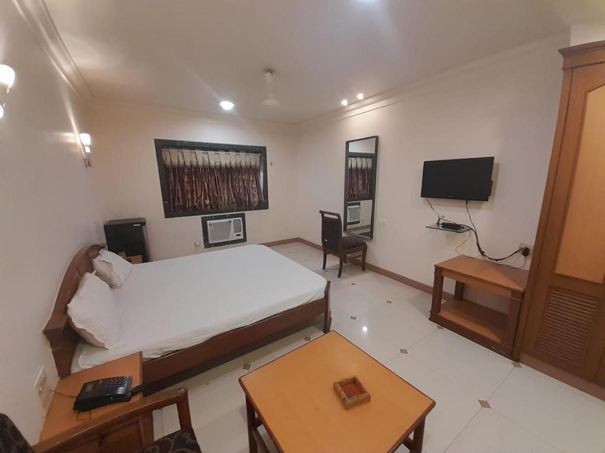 Hotel Mayur By Wb Inn Ulhāsnagar Εξωτερικό φωτογραφία
