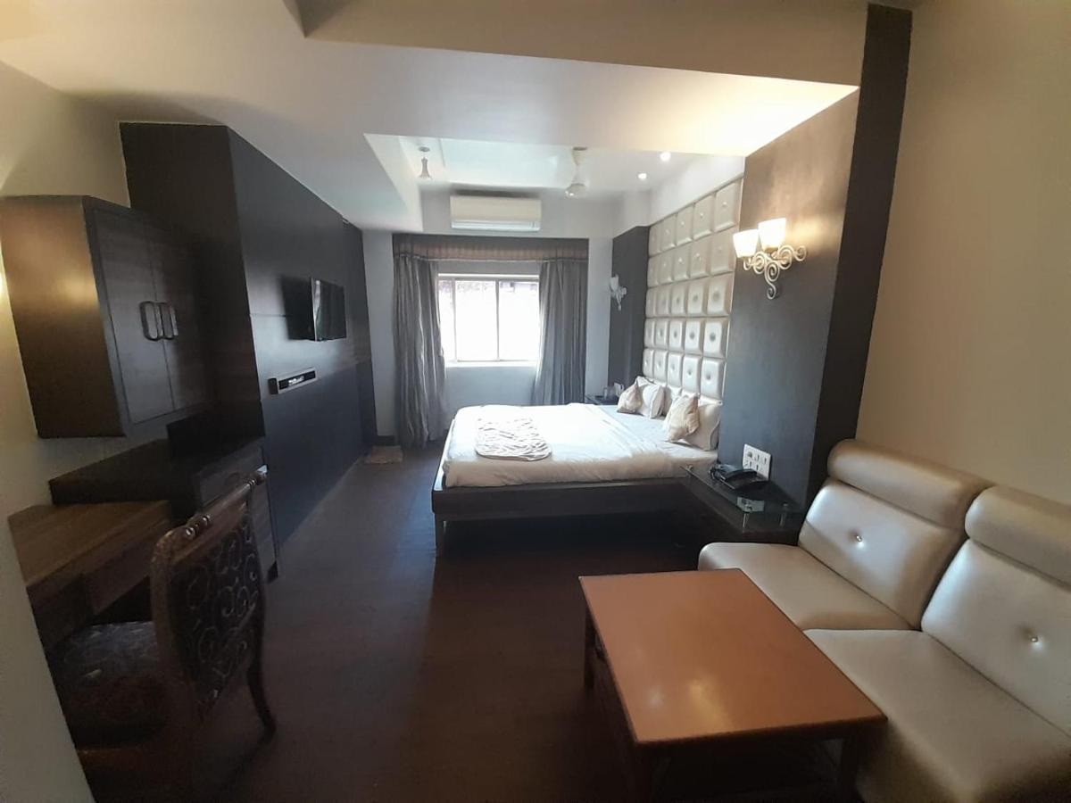 Hotel Mayur By Wb Inn Ulhāsnagar Εξωτερικό φωτογραφία