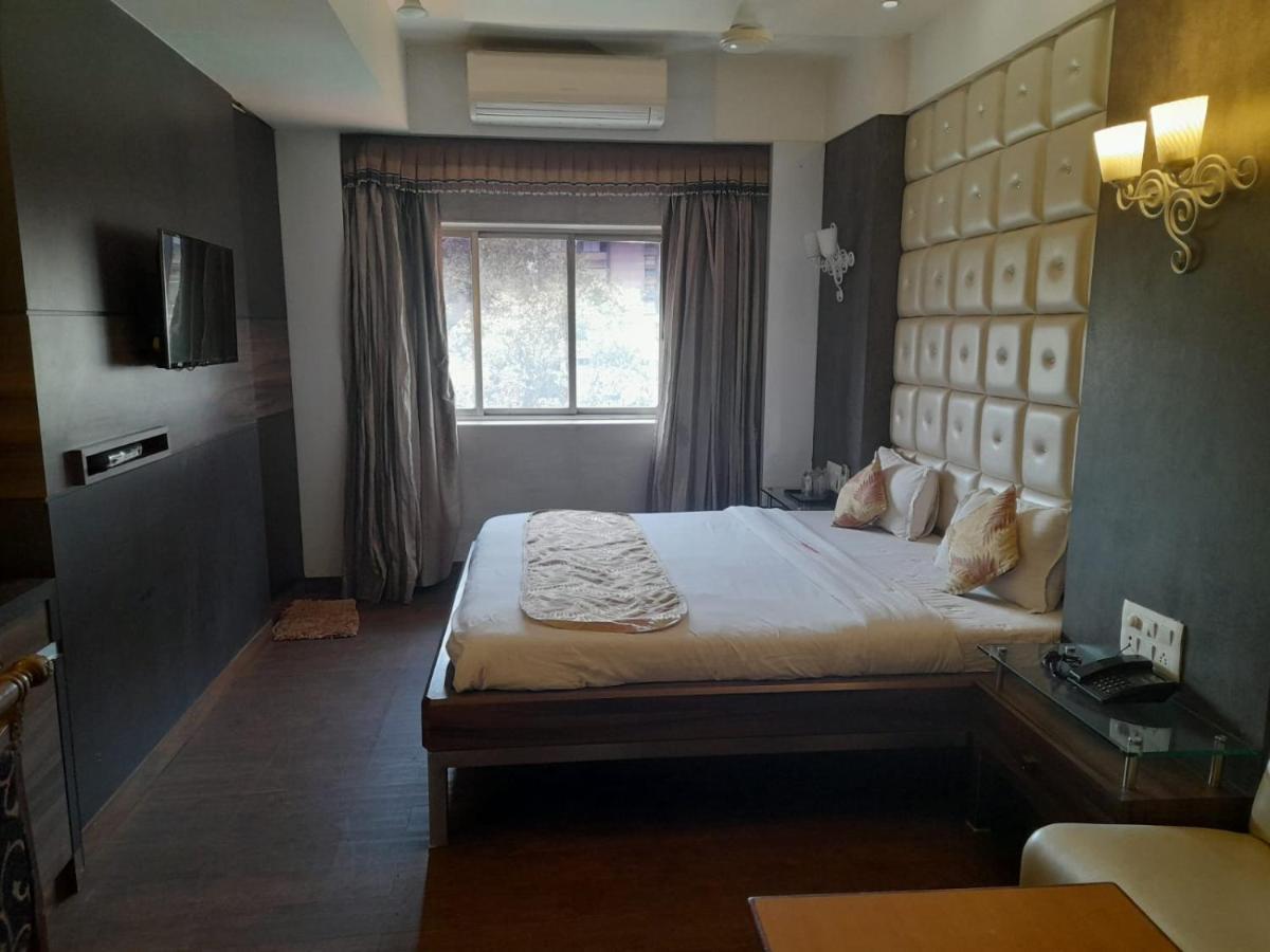 Hotel Mayur By Wb Inn Ulhāsnagar Εξωτερικό φωτογραφία