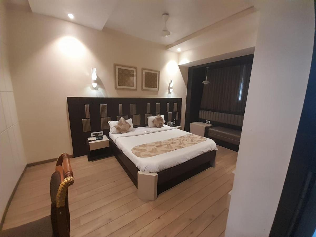 Hotel Mayur By Wb Inn Ulhāsnagar Εξωτερικό φωτογραφία