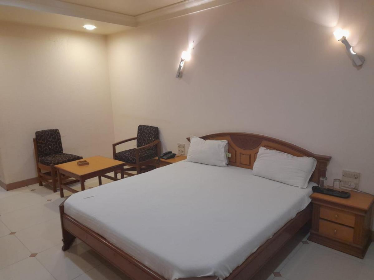 Hotel Mayur By Wb Inn Ulhāsnagar Εξωτερικό φωτογραφία